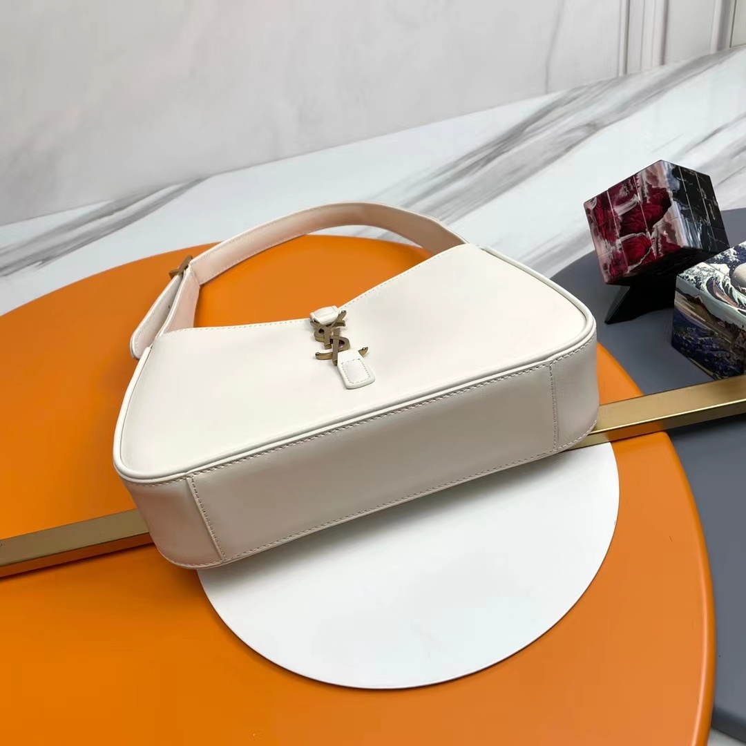 YSL LE 5 À 7 IN SMOOTH LEATHER