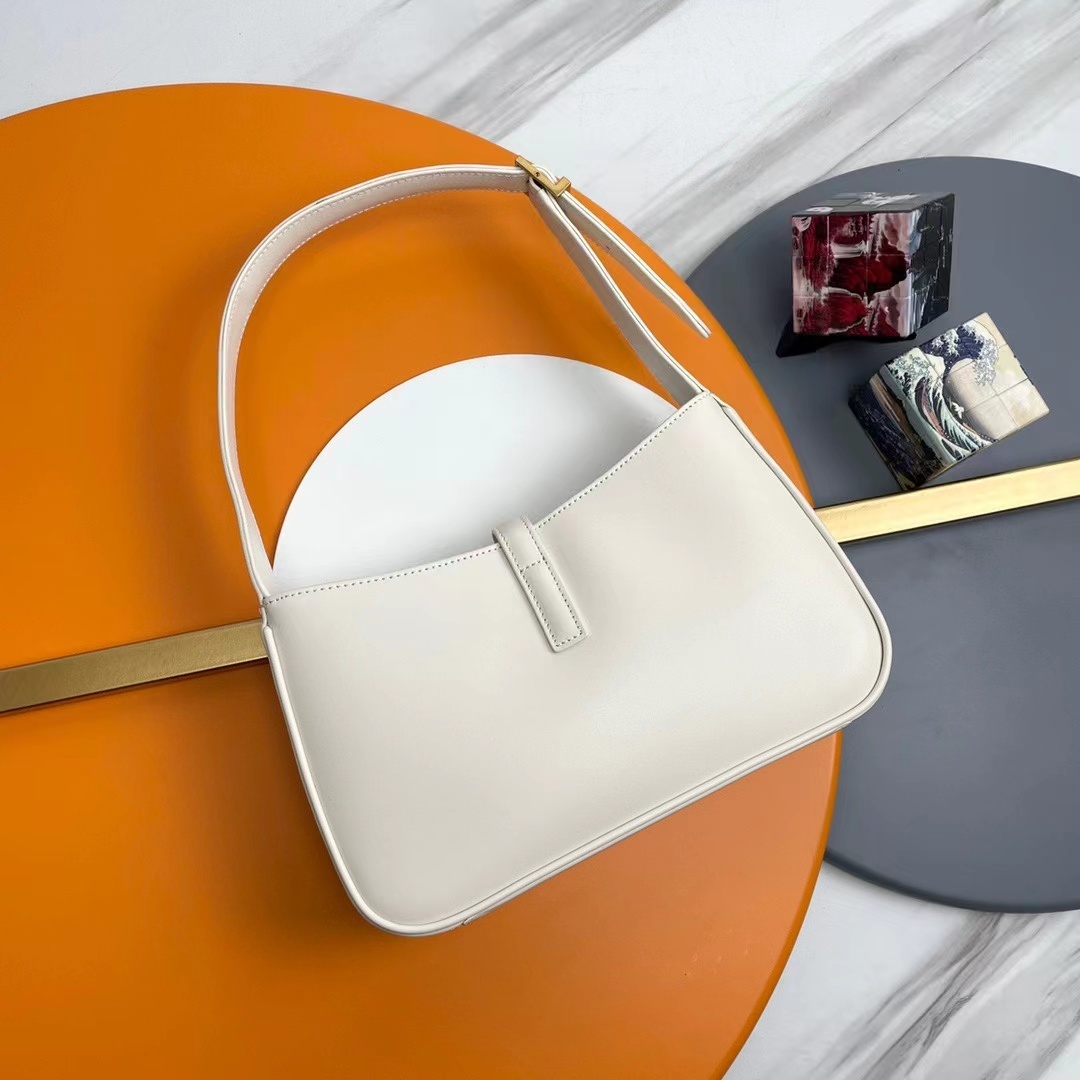 YSL LE 5 À 7 IN SMOOTH LEATHER