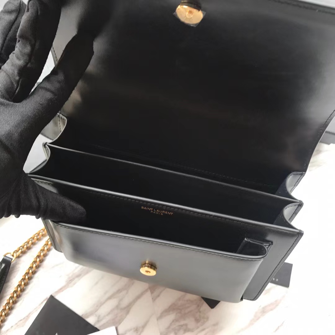 YSL SUNSET MEDIUM CHAIN BAG IN SMOOTH LEATHER