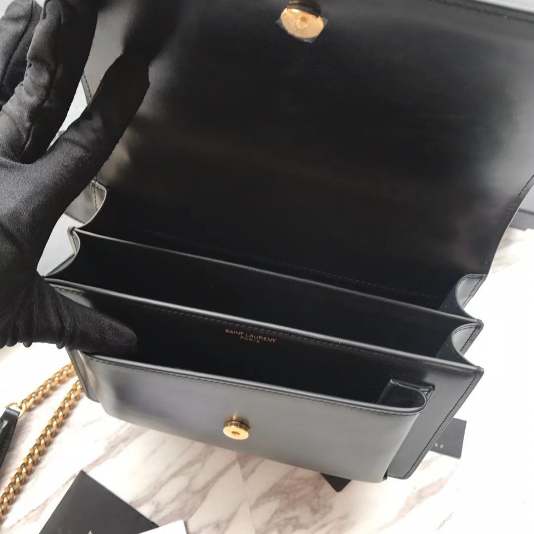 YSL SUNSET MEDIUM CHAIN BAG IN SMOOTH LEATHER