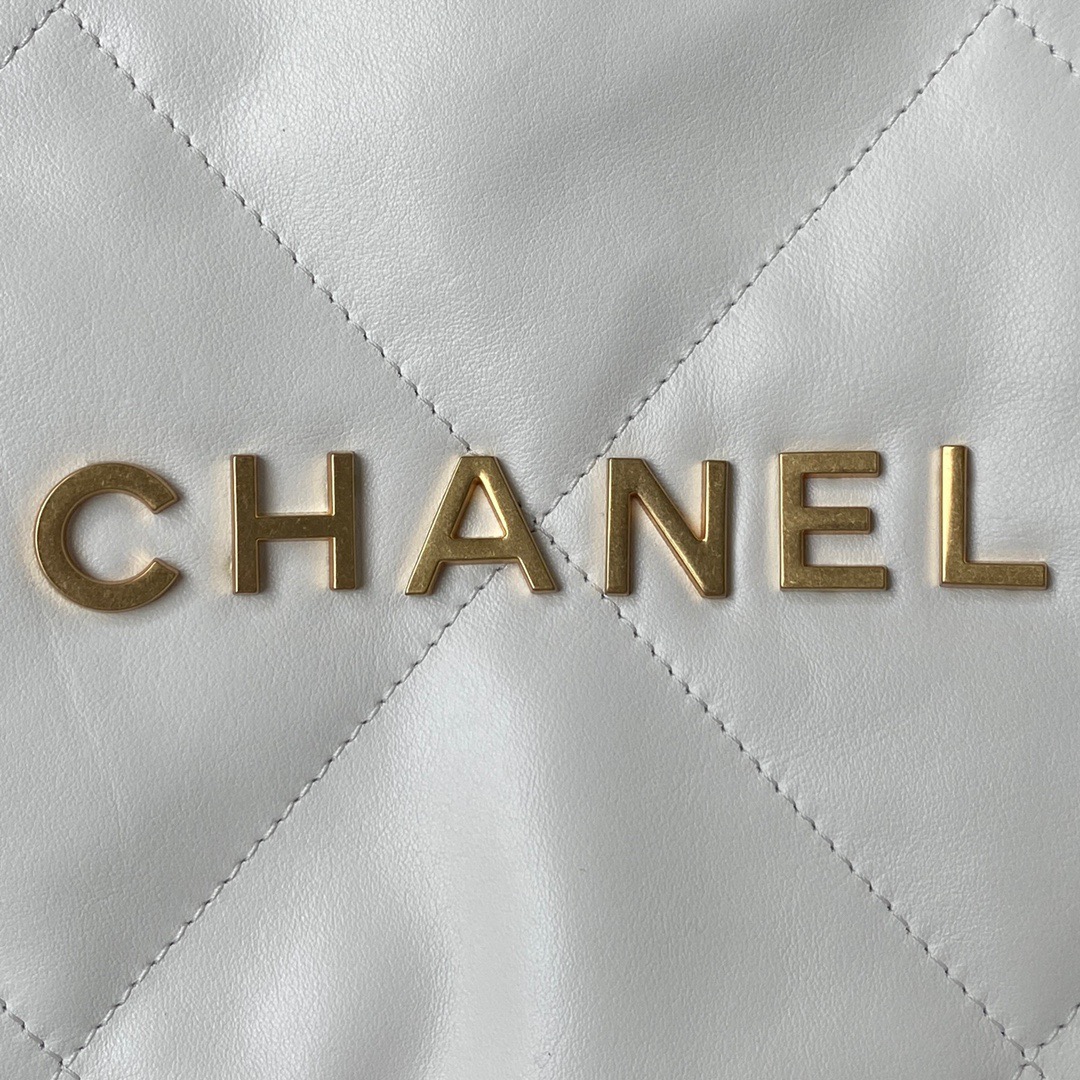 CHANEL 22 Small Handbag