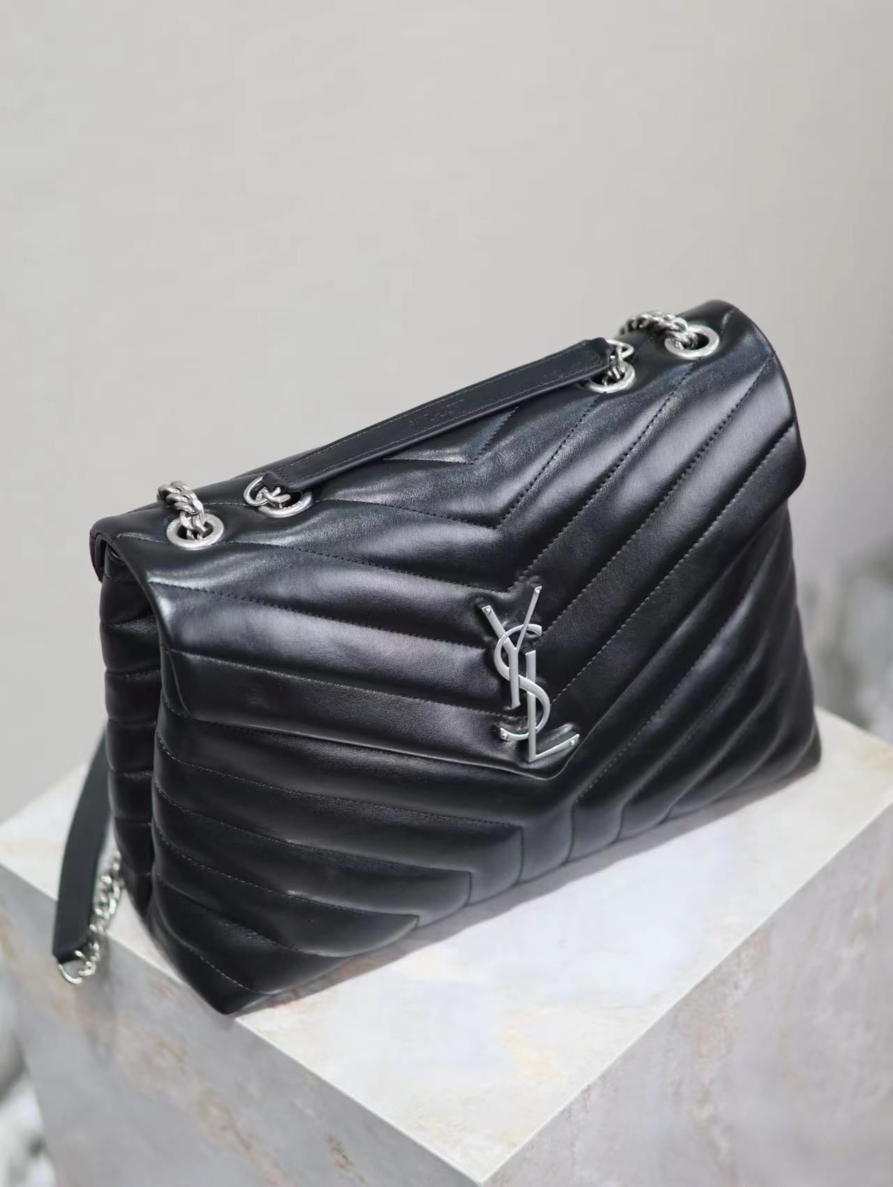 YSL LOULOU MEDIUM CHAIN BAG IN QUILTED "Y" LEATHER
