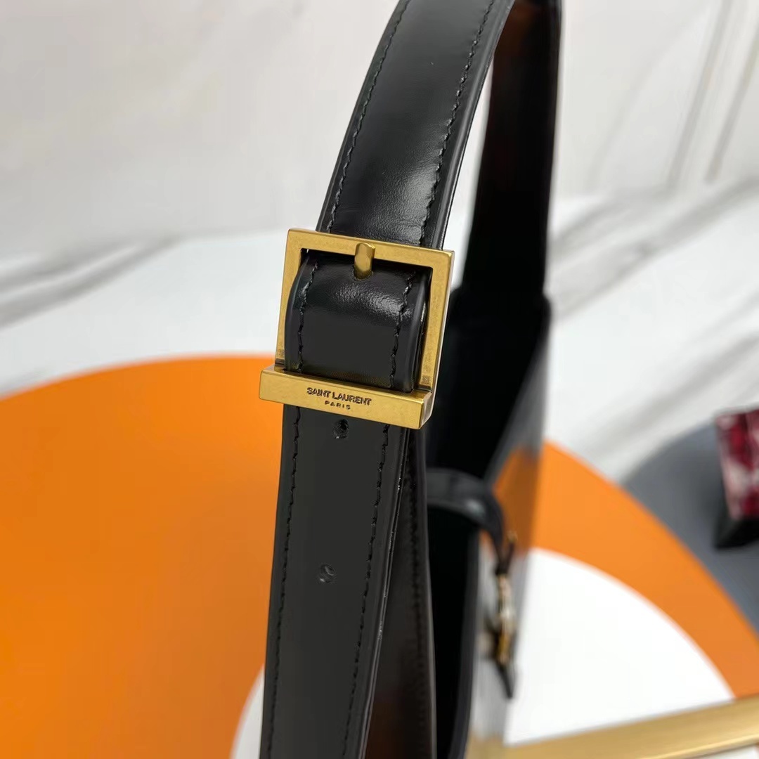 YSL LE 5 À 7 IN SMOOTH LEATHER