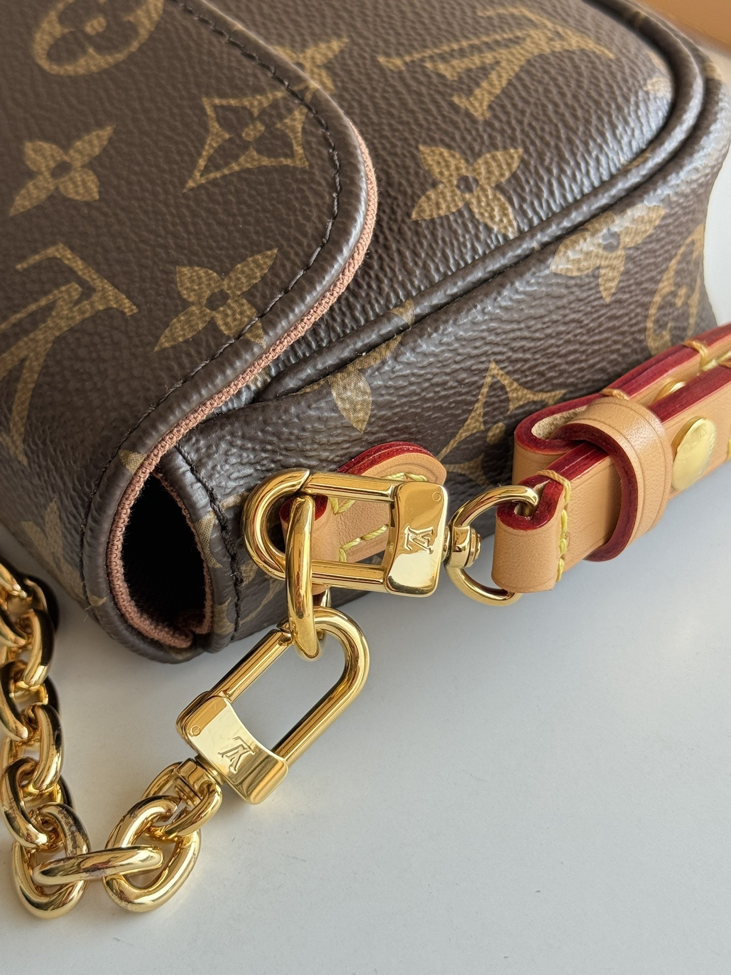 LV Wallet on Chain Ivy