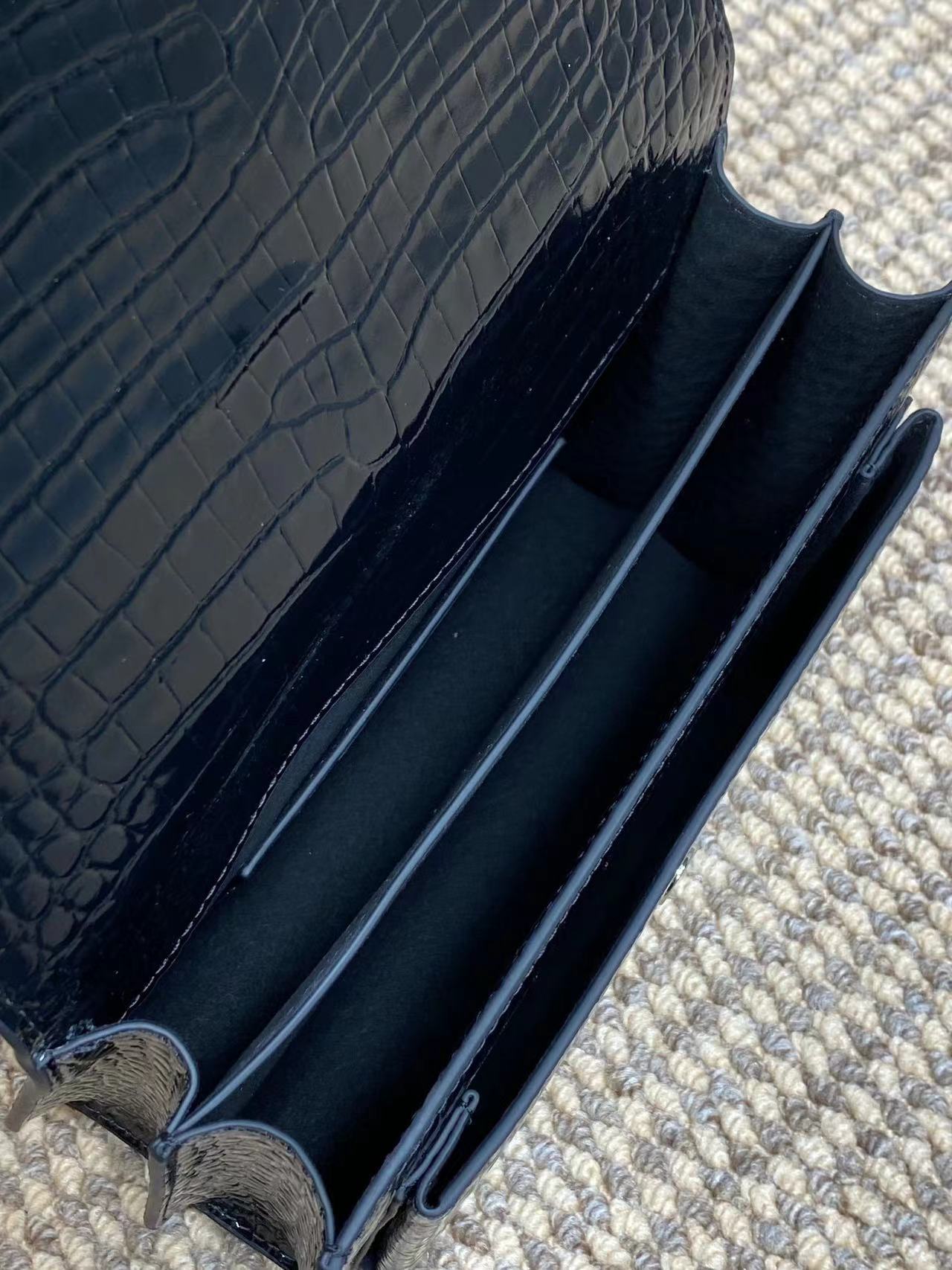 YSL SUNSET MEDIUM CHAIN BAG IN CROCODILE-EMBOSSED SHINY LEATHER