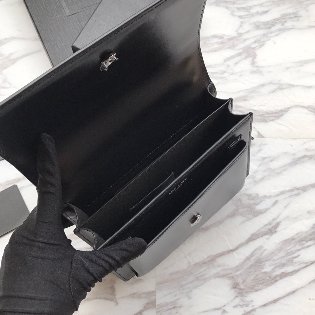 YSL SUNSET MEDIUM CHAIN BAG IN SMOOTH LEATHER