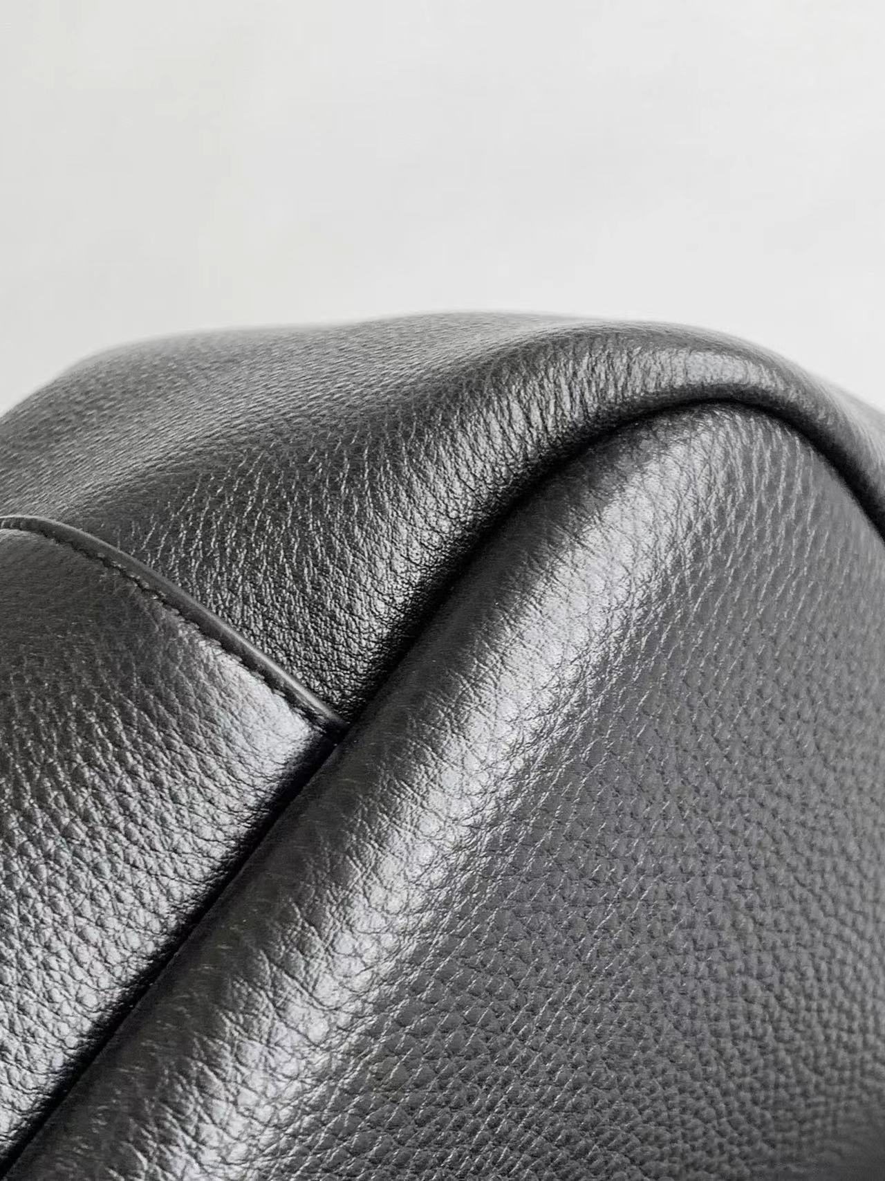 YSL LE 5 A 7 BEA IN GRAINED LEATHER