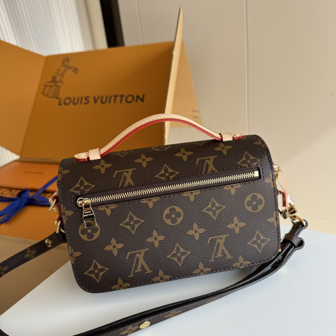 LV Pochette Métis East West