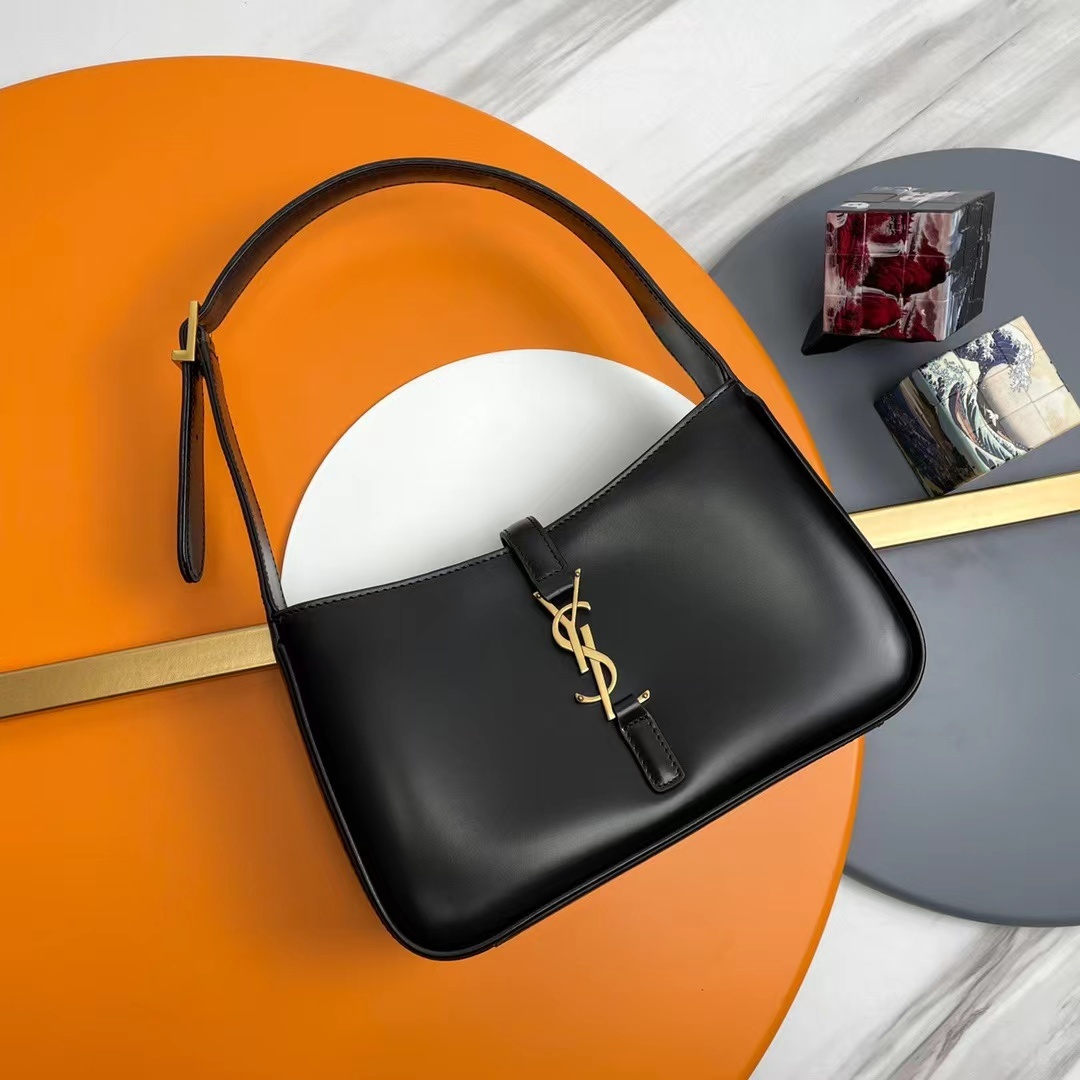 YSL LE 5 À 7 IN SMOOTH LEATHER