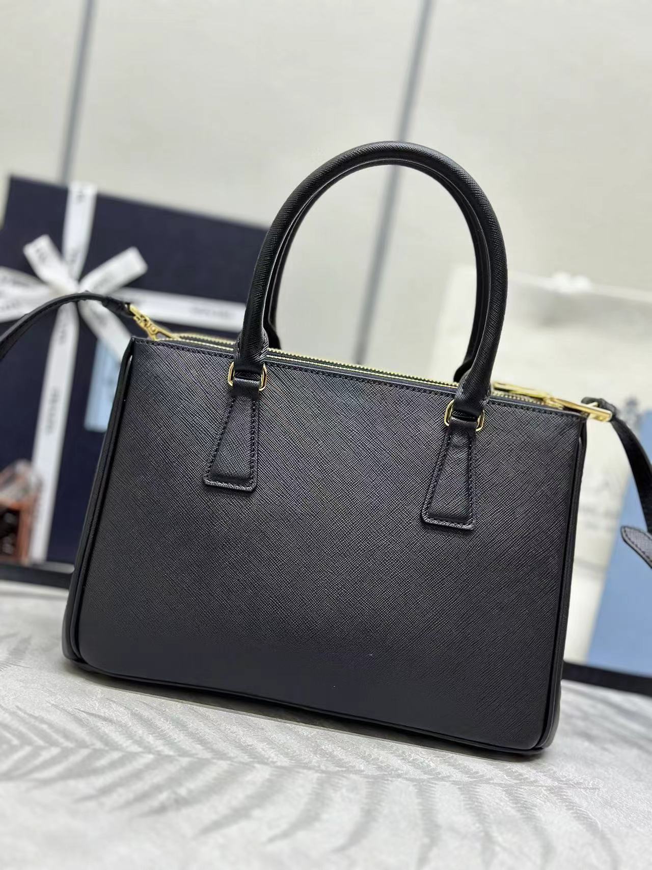 Medium Prada Galleria Saffiano leather bag