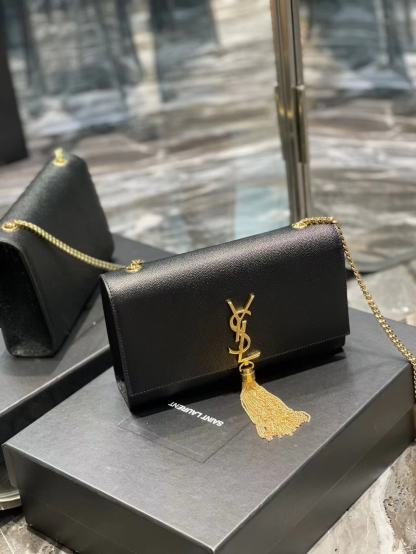 YSL KATE MEDIUM CHAIN BAG WITH TASSEL IN GRAIN DE POUDRE EMBOSSED LEATHER