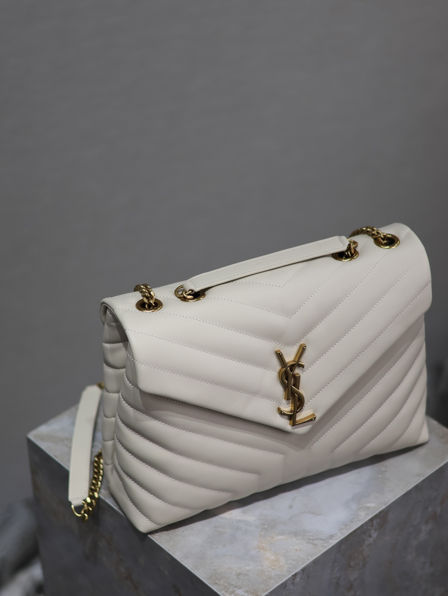 YSL LOULOU MEDIUM CHAIN BAG IN QUILTED "Y" LEATHER