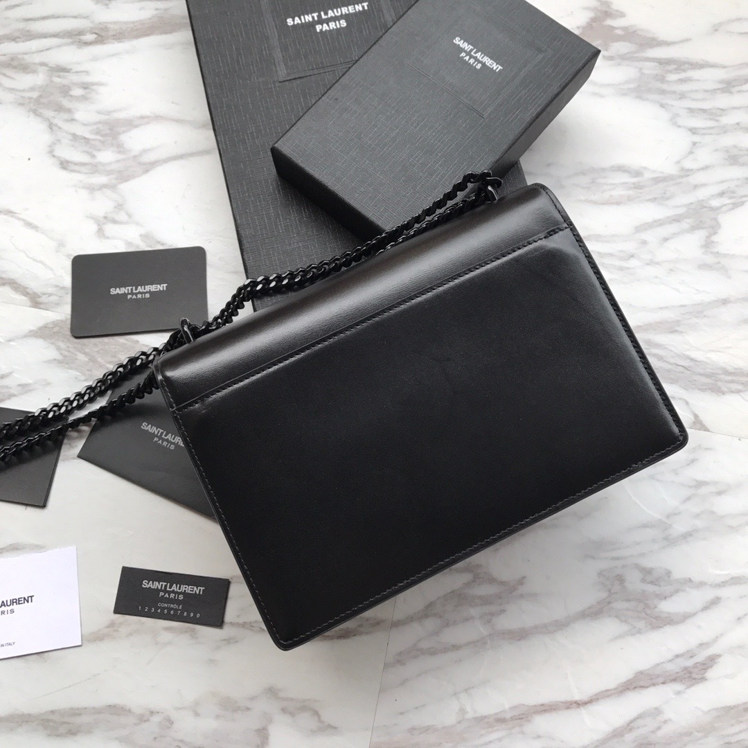YSL SUNSET MEDIUM CHAIN BAG IN SMOOTH LEATHER