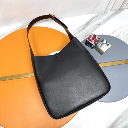 YSL LE 5 A7 SUPPLE LARGE IN GRAINED LEATHER