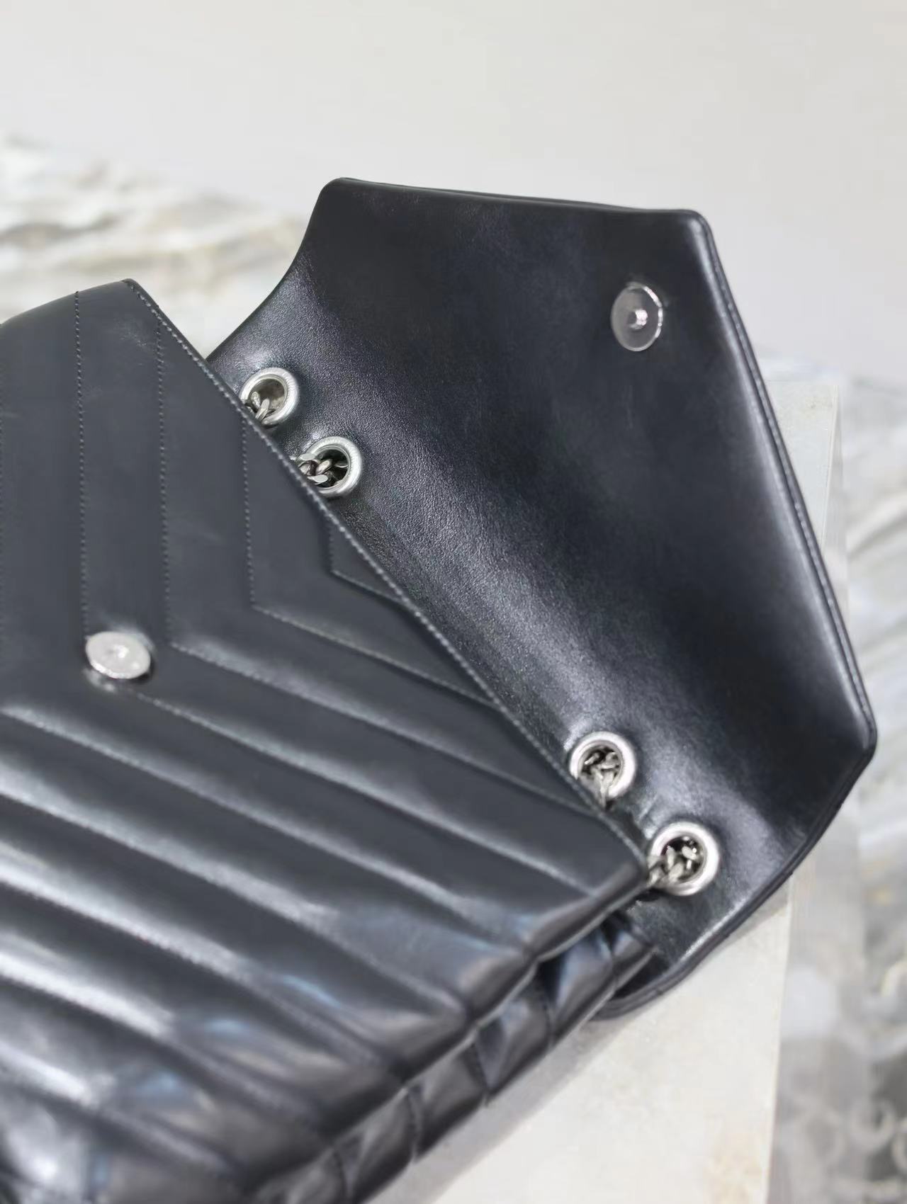 YSL LOULOU MEDIUM CHAIN BAG IN QUILTED "Y" LEATHER