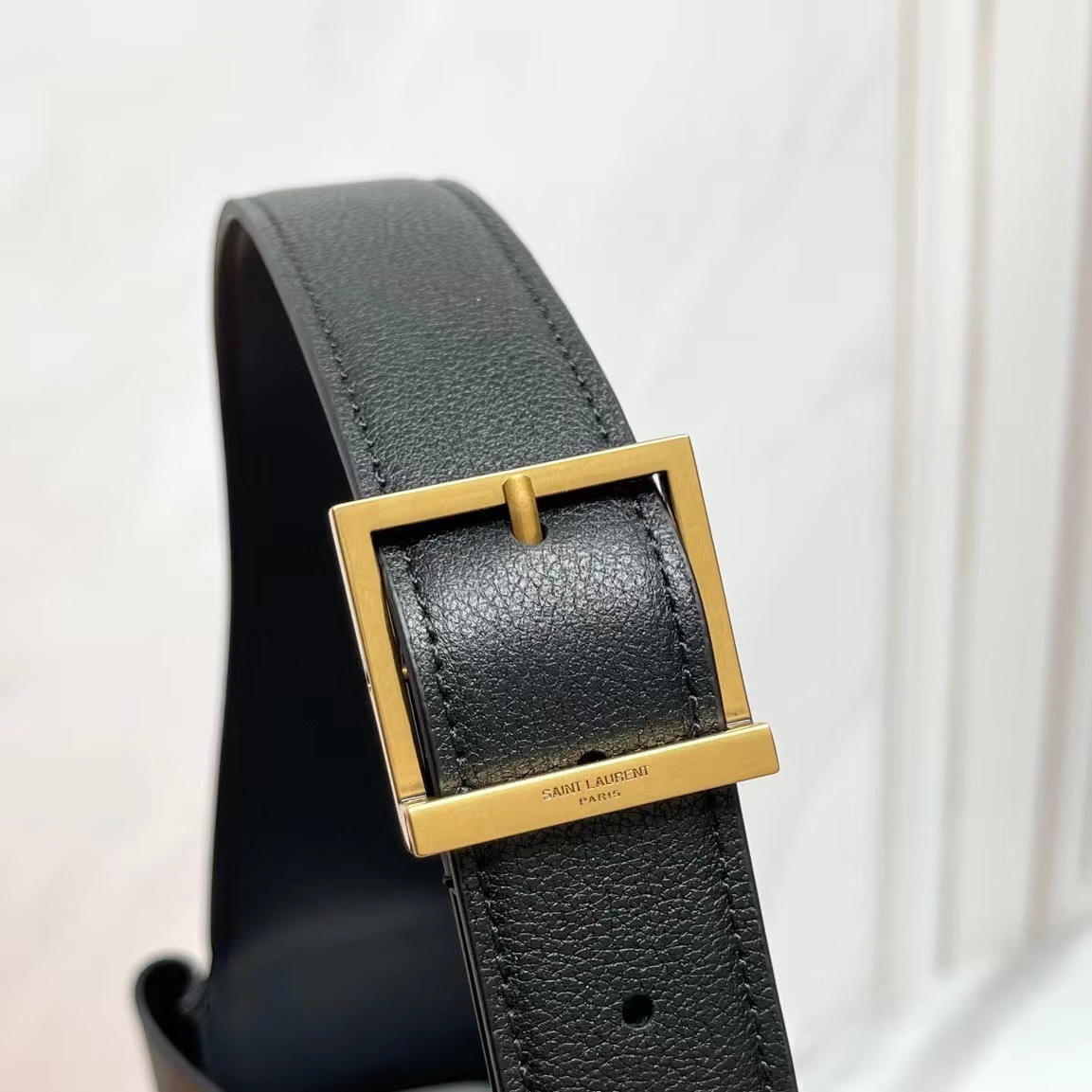 YSL LE 5 A7 SUPPLE LARGE IN GRAINED LEATHER