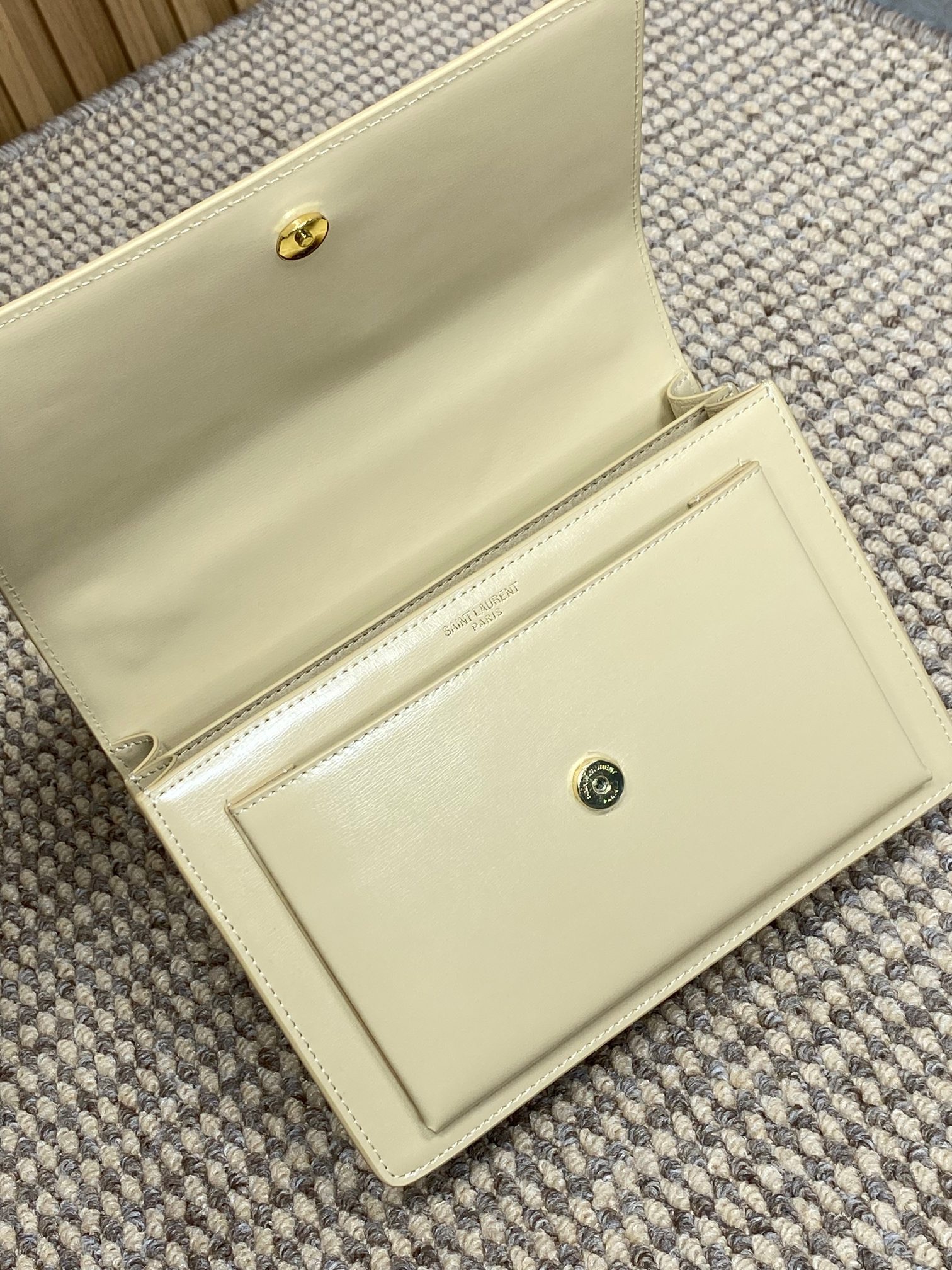 YSL SUNSET MEDIUM CHAIN BAG IN SMOOTH LEATHER