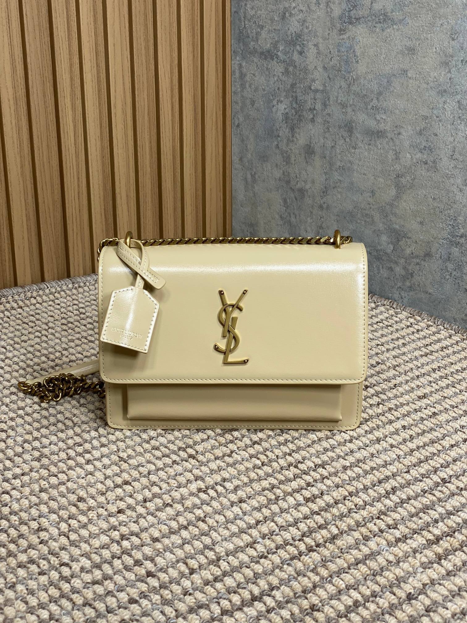 YSL SUNSET MEDIUM CHAIN BAG IN SMOOTH LEATHER