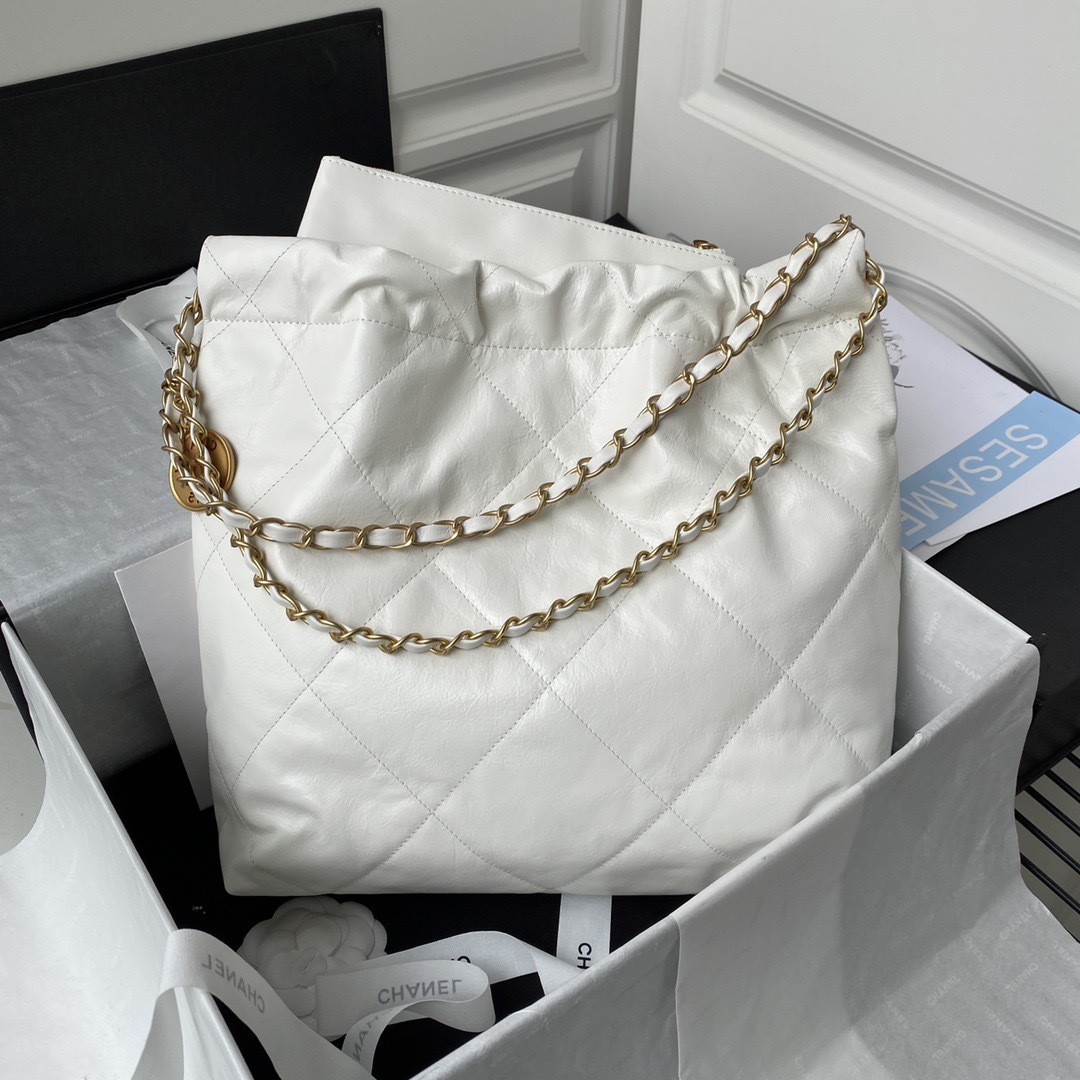 CHANEL 22 Small Handbag
