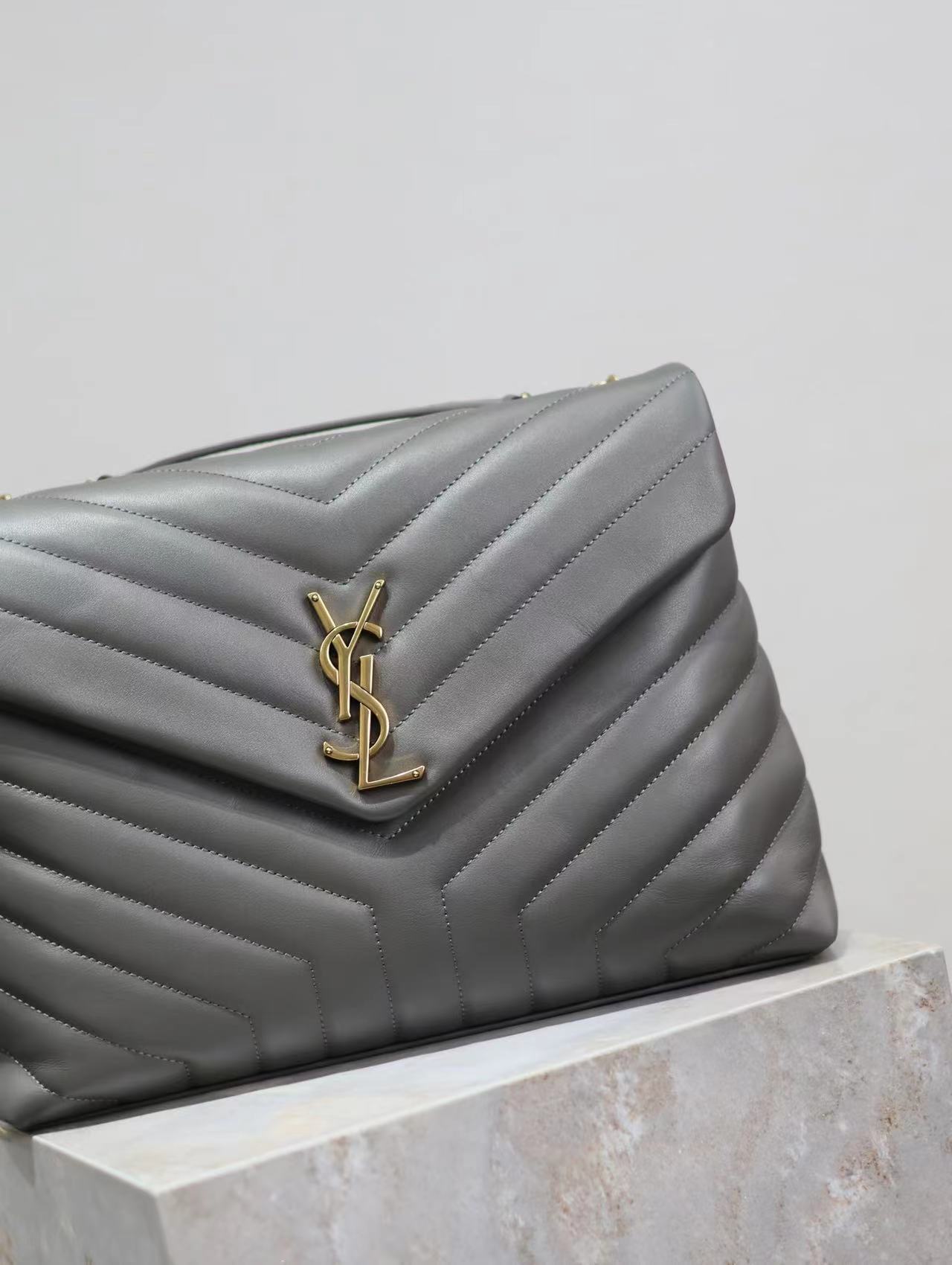 YSL LOULOU MEDIUM CHAIN BAG IN QUILTED "Y" LEATHE
