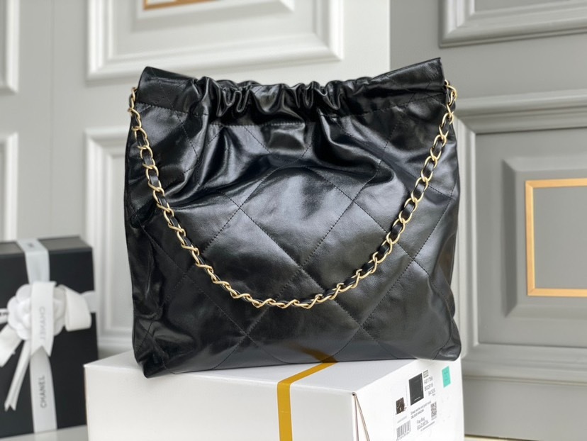 CHANEL 22 Small Handbag