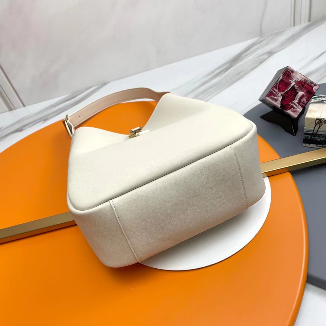 YSL LE 5 Ã7 SUPPLE SMALL IN GRAINED LEATHER