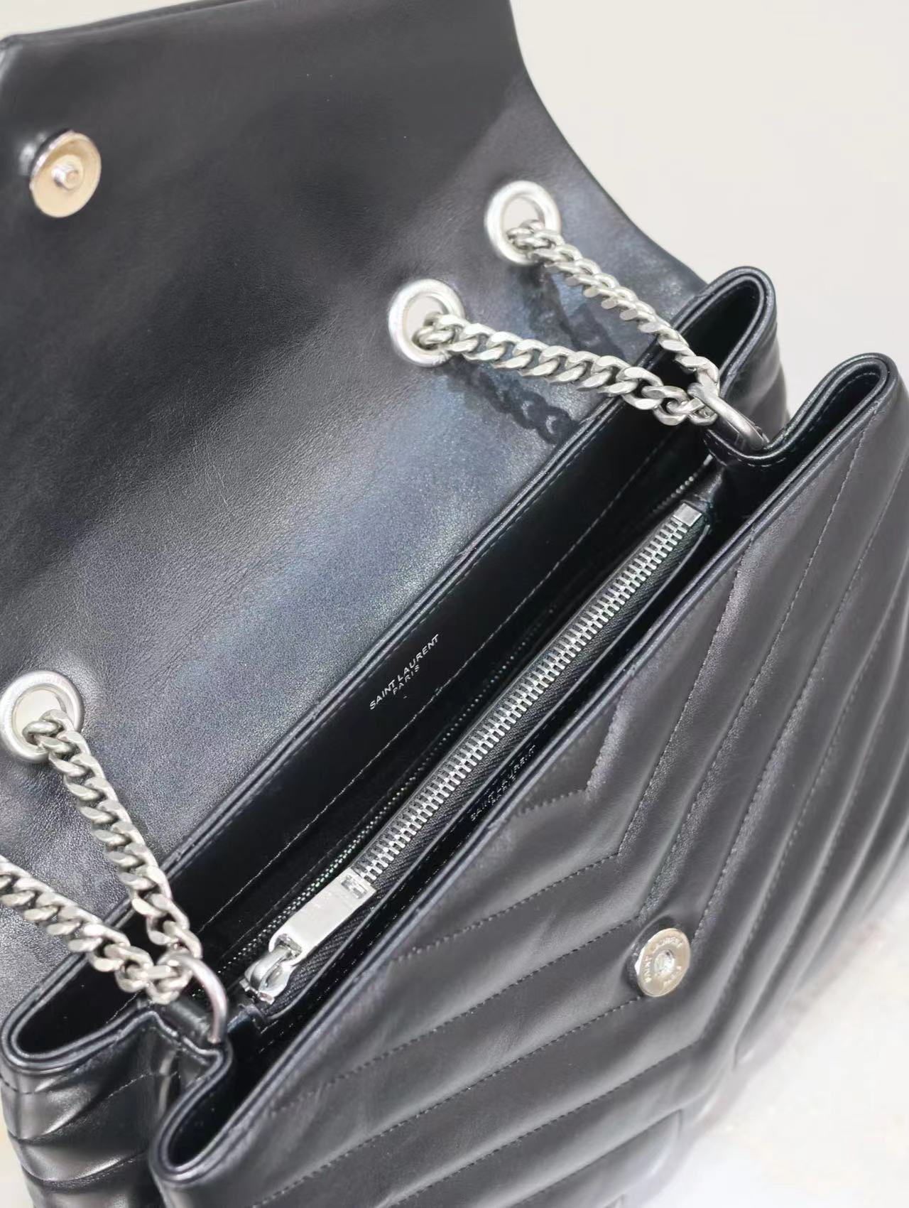 YSL LOULOU MEDIUM CHAIN BAG IN QUILTED "Y" LEATHER