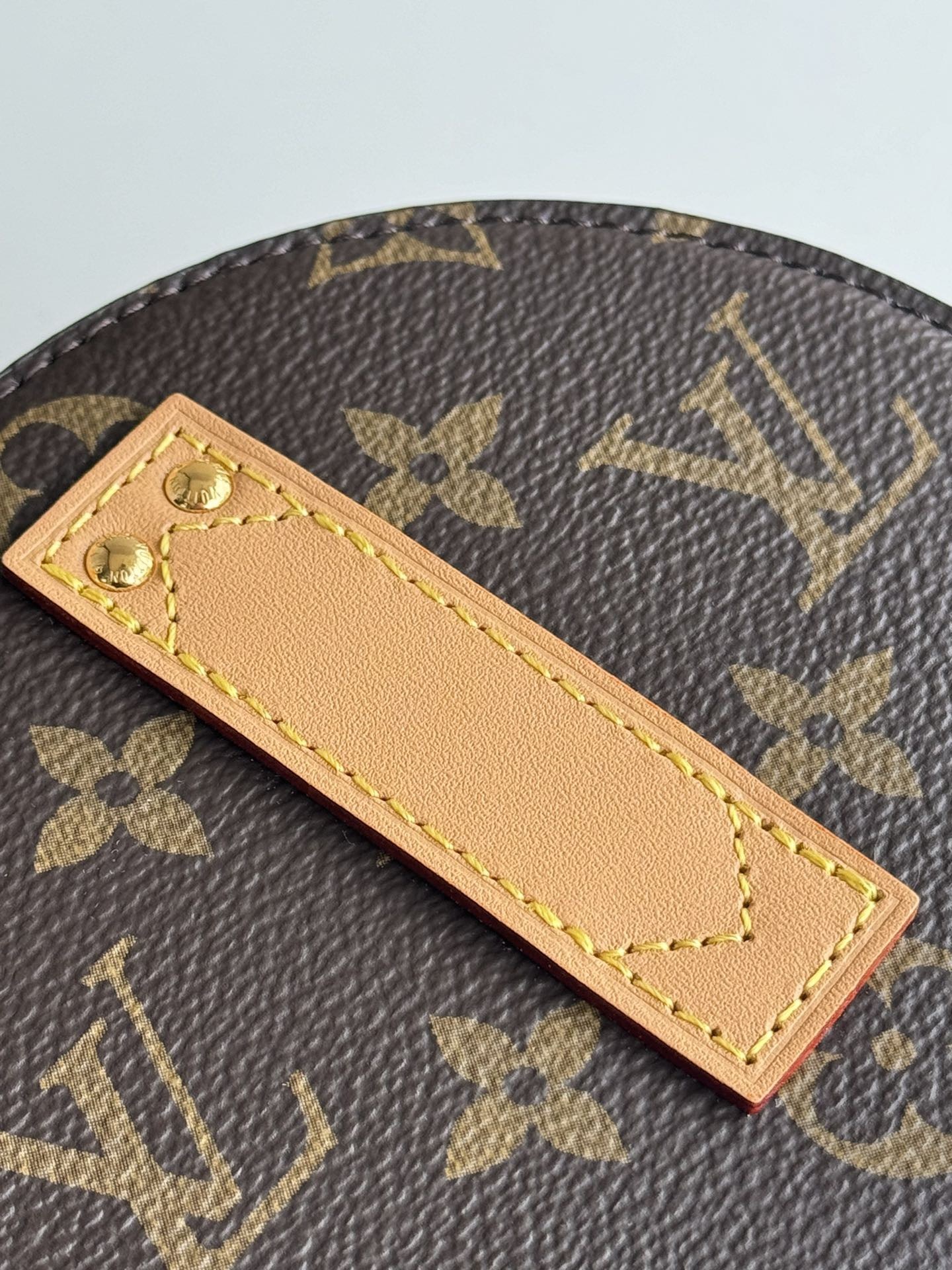 LV Mini Boîte Chapeau