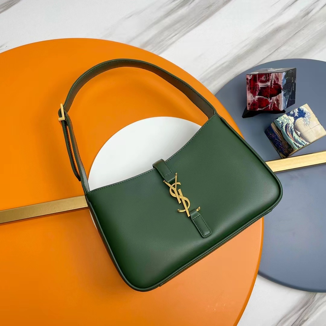 YSL LE 5 À 7 IN SMOOTH LEATHER