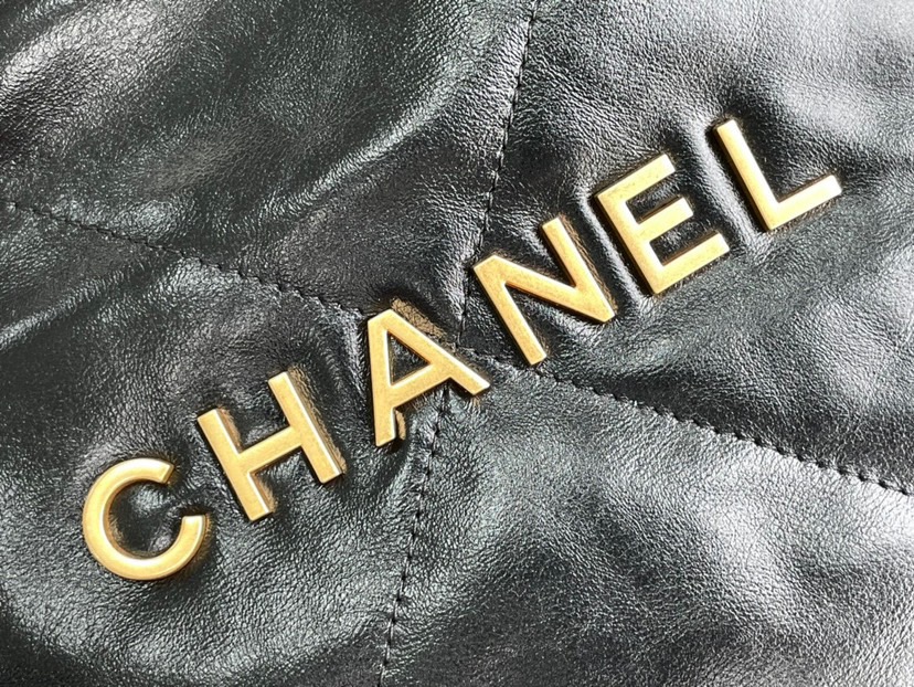CHANEL 22 Small Handbag