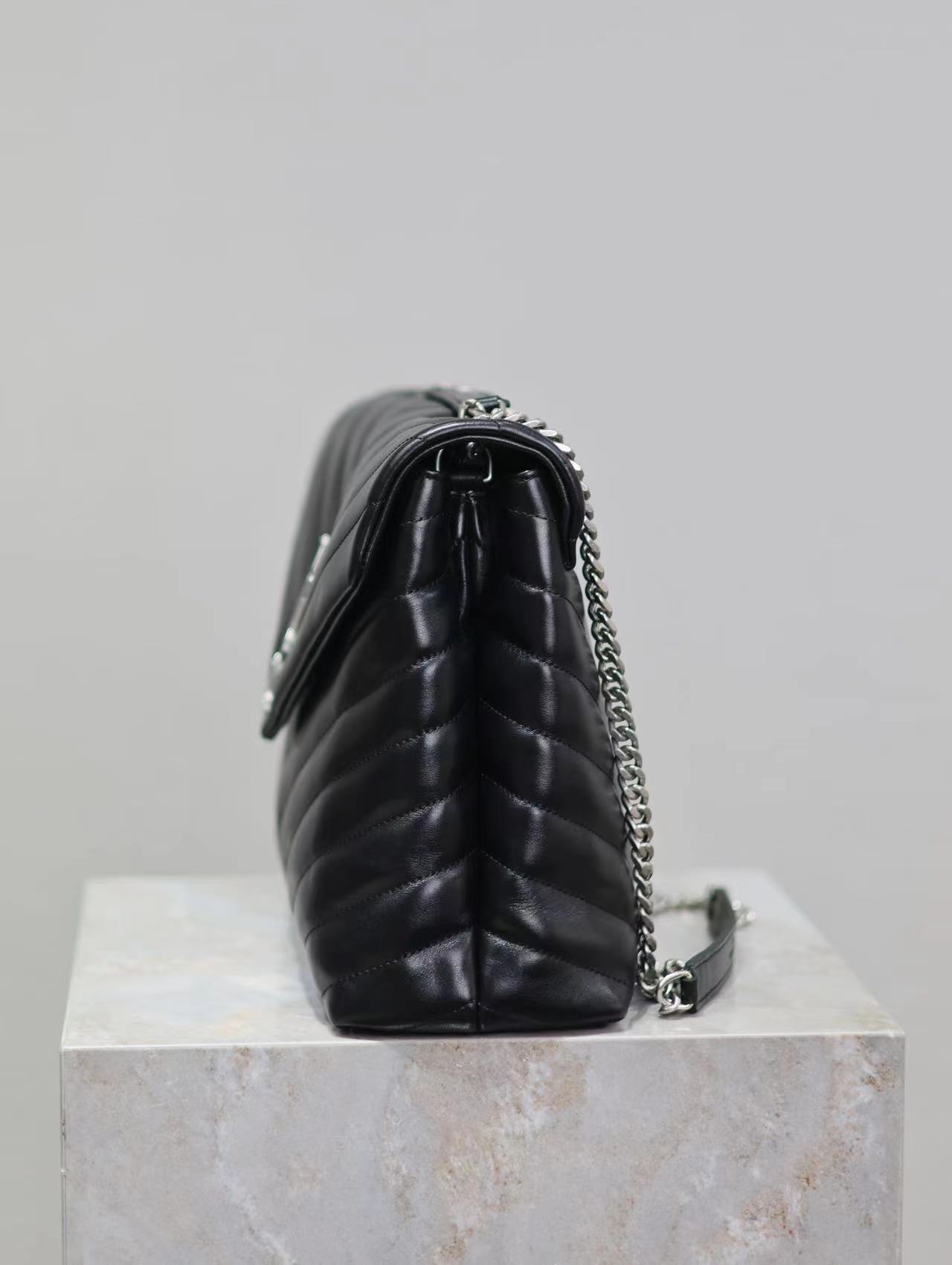 YSL LOULOU MEDIUM CHAIN BAG IN QUILTED "Y" LEATHER