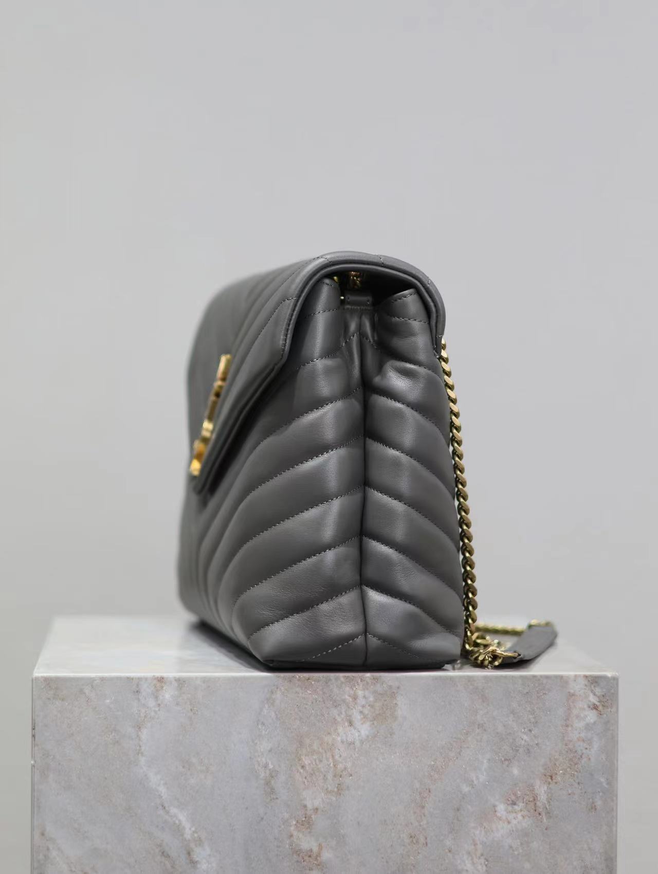 YSL LOULOU MEDIUM CHAIN BAG IN QUILTED "Y" LEATHE