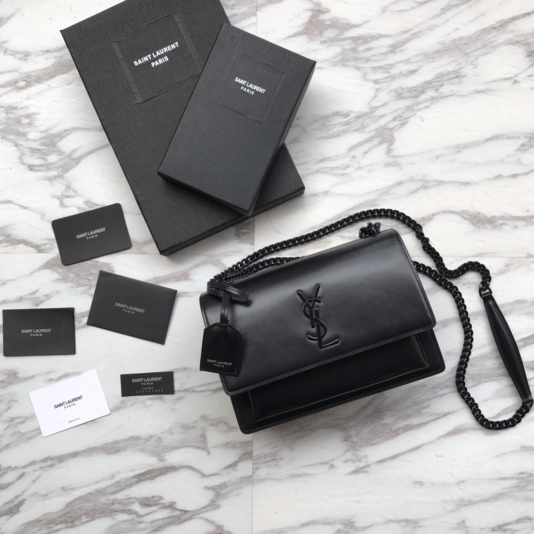 YSL SUNSET MEDIUM CHAIN BAG IN SMOOTH LEATHER