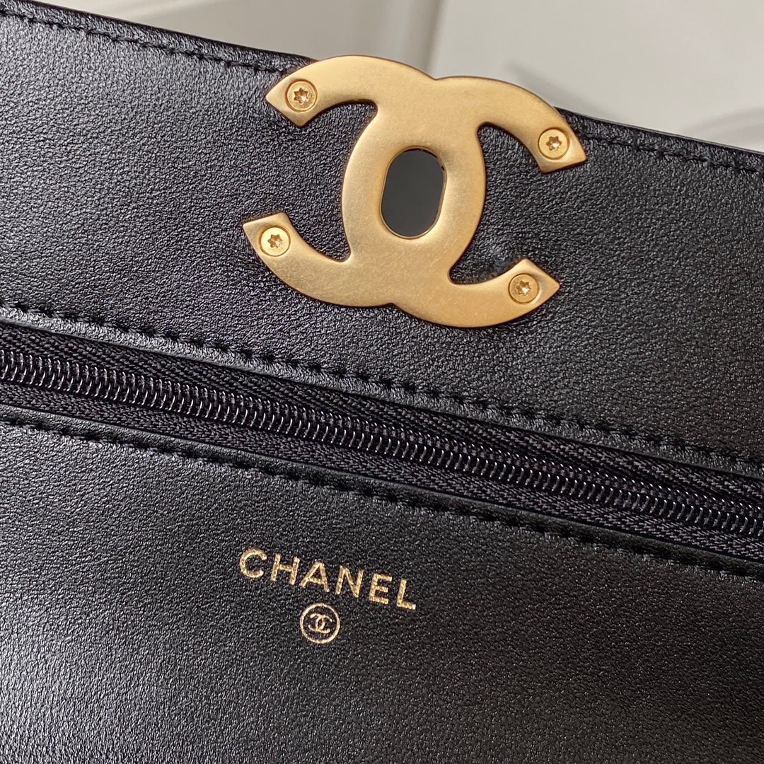 Chanel WOC
