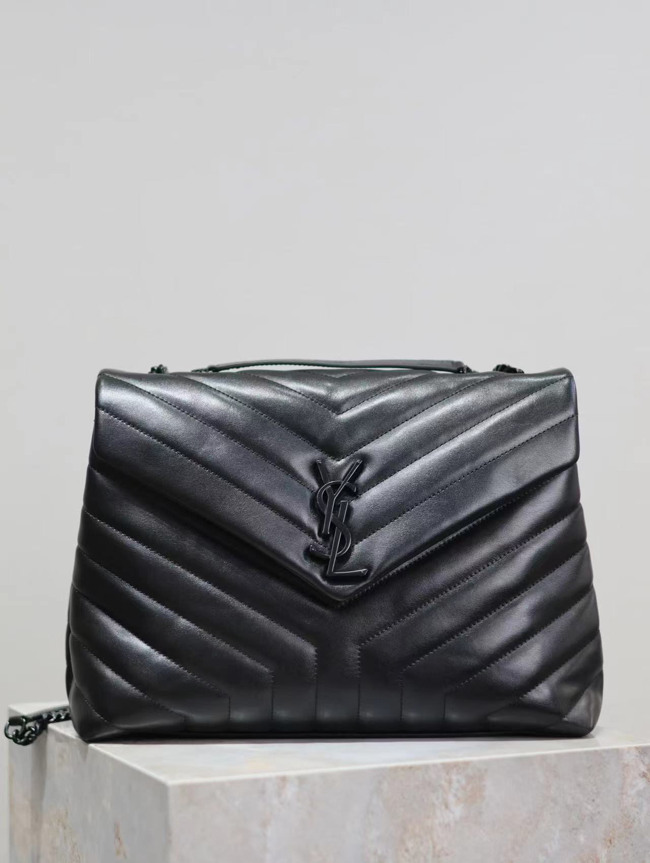YSL LOULOU MEDIUM CHAIN BAG IN QUILTED "Y" LEATHER