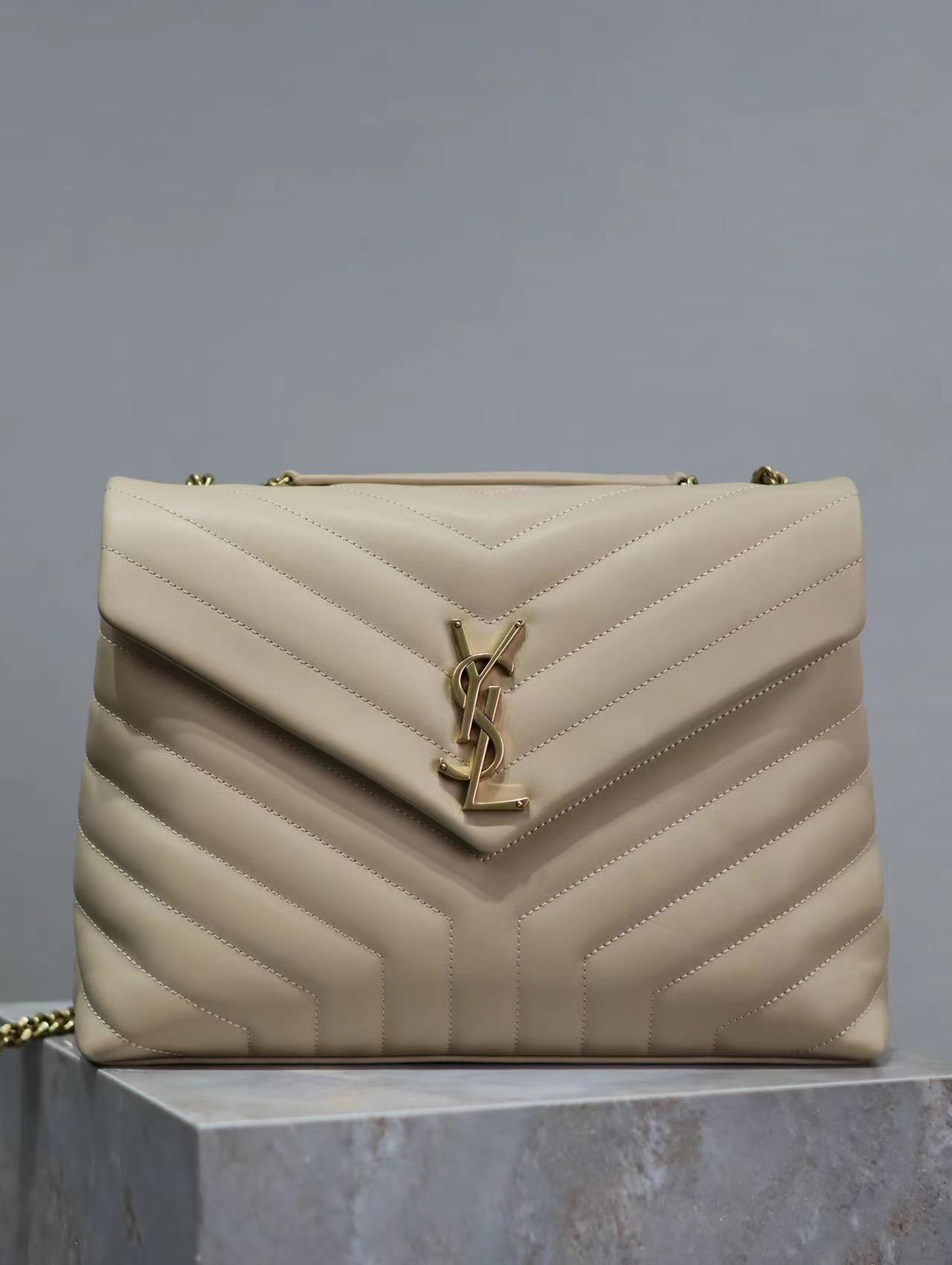 YSL LOULOU MEDIUM CHAIN BAG IN QUILTED "Y" LEATHER