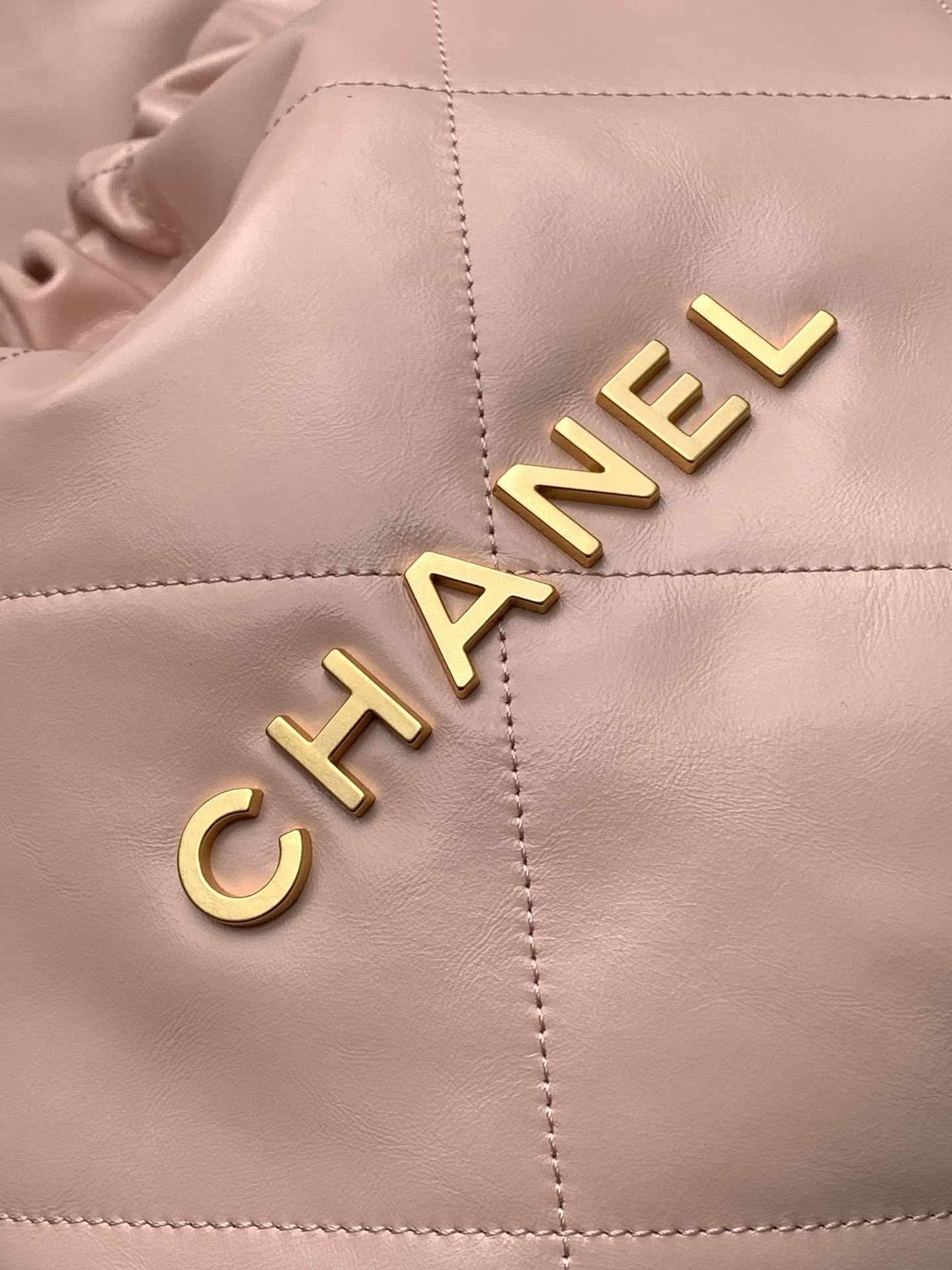 CHANEL 22 Small Handbag