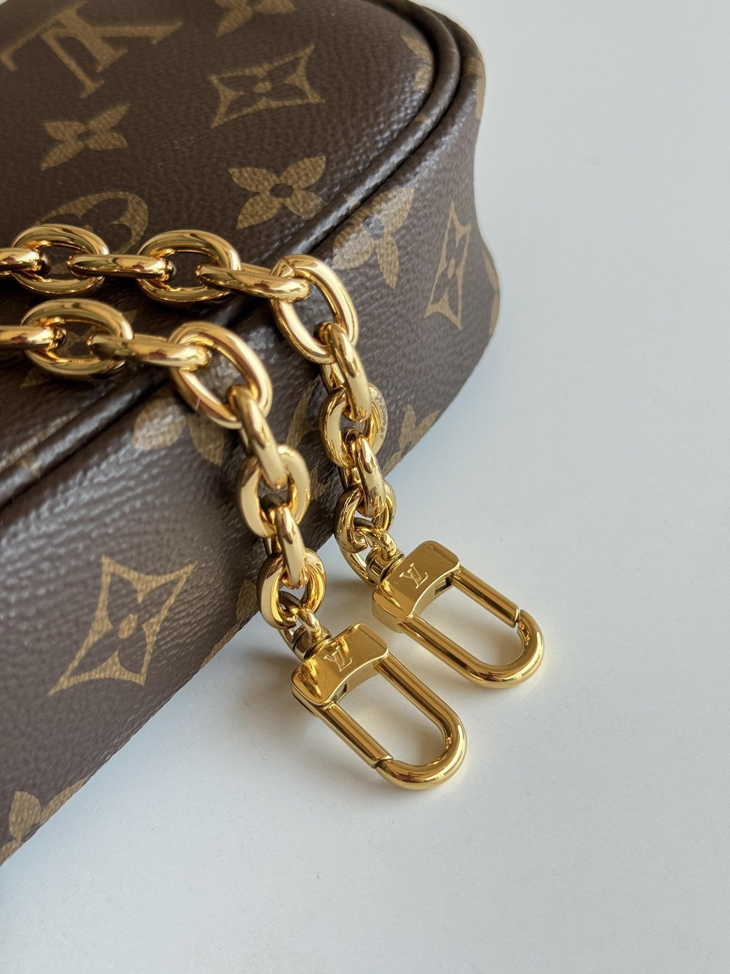 LV Wallet on Chain Ivy