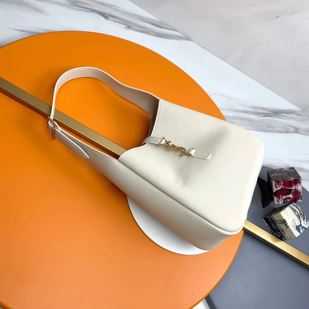 YSL LE 5 Ã7 SUPPLE SMALL IN GRAINED LEATHER