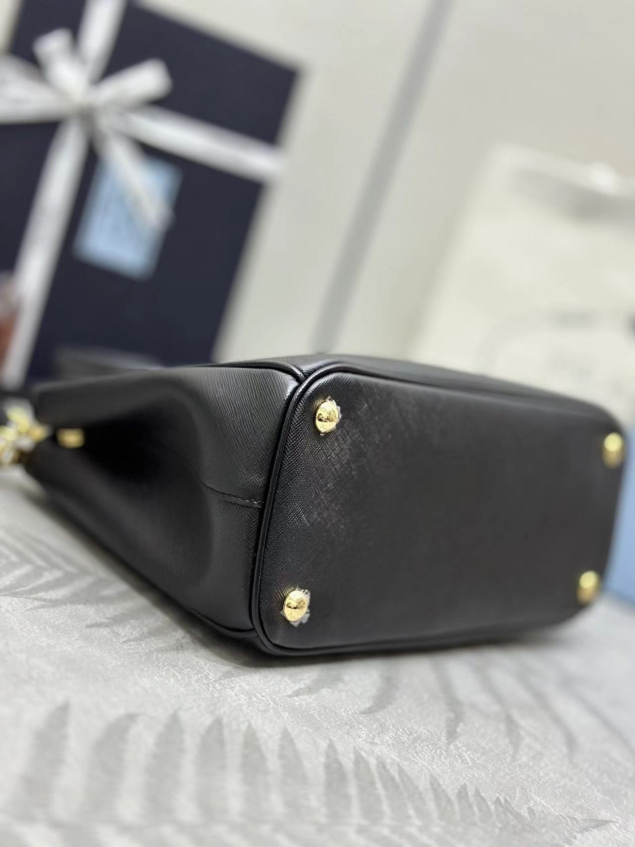 Medium Prada Galleria Saffiano leather bag