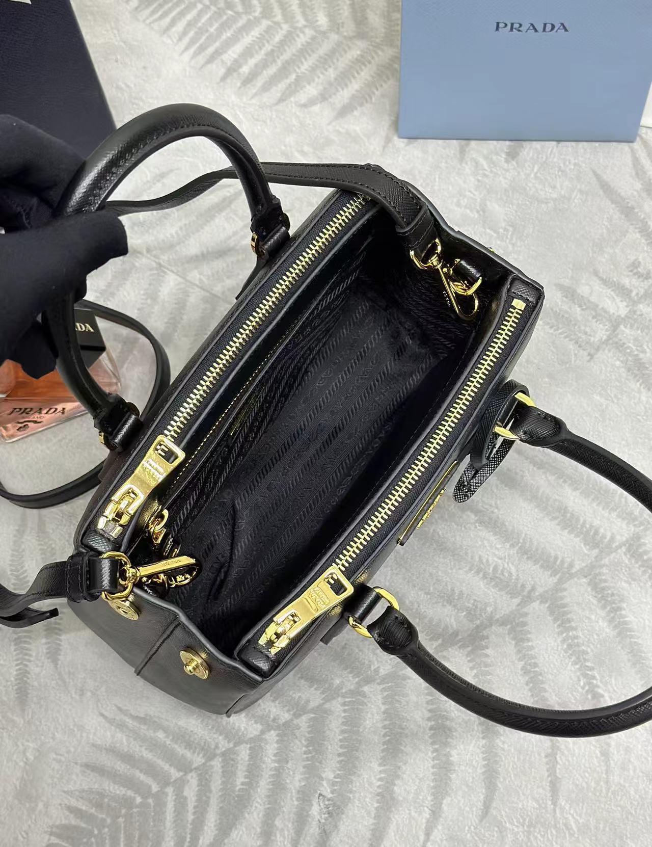 Small Prada Galleria Saffiano leather bag