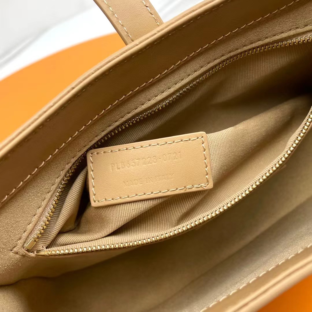 YSL LE 5 À 7 IN SMOOTH LEATHER