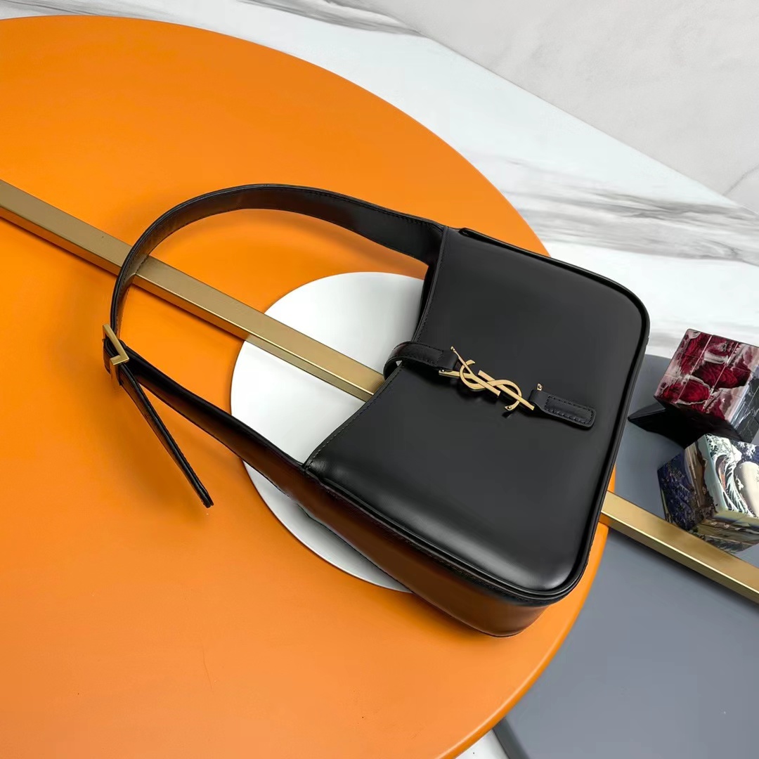 YSL LE 5 À 7 IN SMOOTH LEATHER