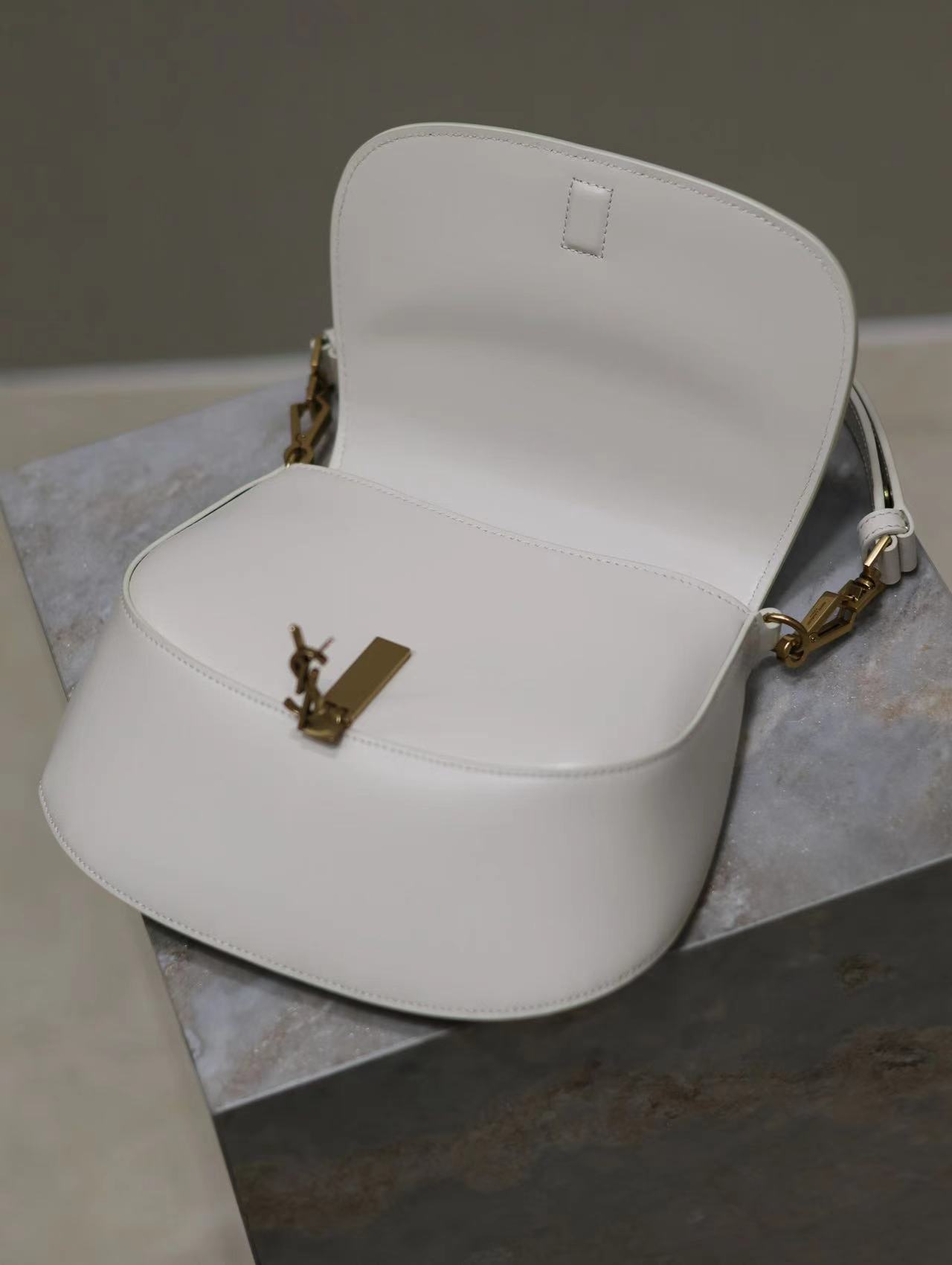 VOLTAIRE TOP HANDLE IN BOX SAINT LAURENT