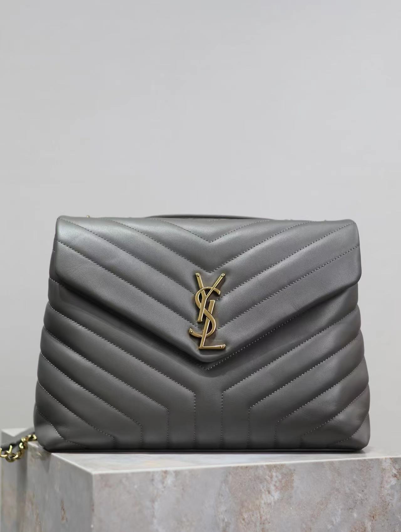 YSL LOULOU MEDIUM CHAIN BAG IN QUILTED "Y" LEATHE