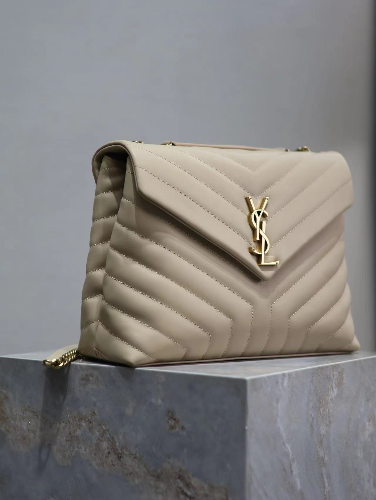 YSL LOULOU MEDIUM CHAIN BAG IN QUILTED "Y" LEATHER