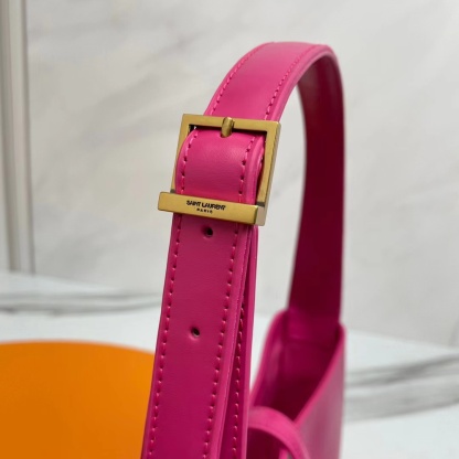 YSL LE 5 À 7 IN SMOOTH LEATHER