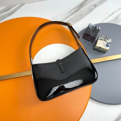 YSL LE 5 A 7 IN PATENT LEATHER