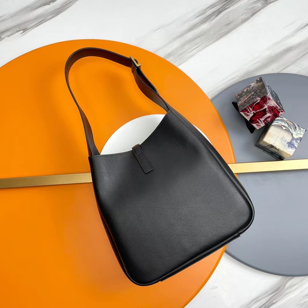 YSL LE 5 Ã7 SUPPLE SMALL IN GRAINED LEATHER