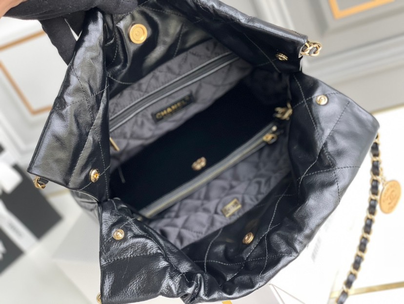 CHANEL 22 Small Handbag